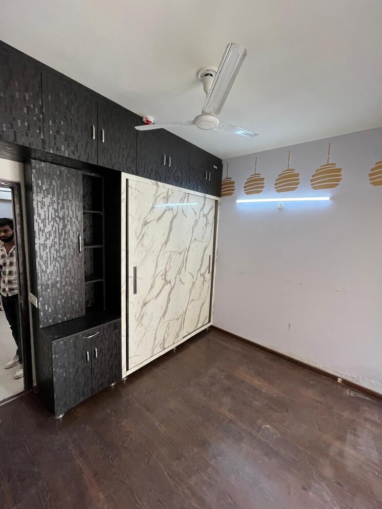 Room, dilshad garden 2.5 Bedroom 1300 Sq.Ft. Builder Floor In Dilshad Garden Delhi 9451760