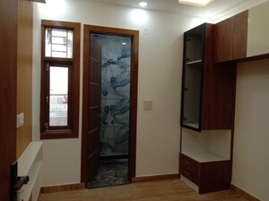 Room in 3 BHK Builder Floor at Dwarka Mor – for Sale