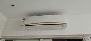 Furnished Amenities in 3 BHK Apartment at Mahagun Mantra I, Sector 10 Greater Noida – for Rent