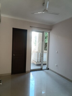 Room in 4 BHK Apartment at Ansal API Versalia, Sector 67a – for Rent