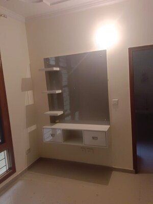 Room in 2 BHK Apartment at Vip Road – for Rent