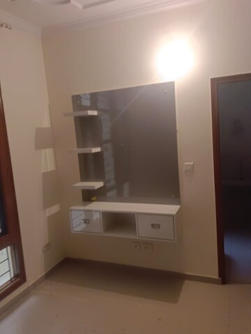 Room in 2 BHK Apartment at Vip Road – for Rent