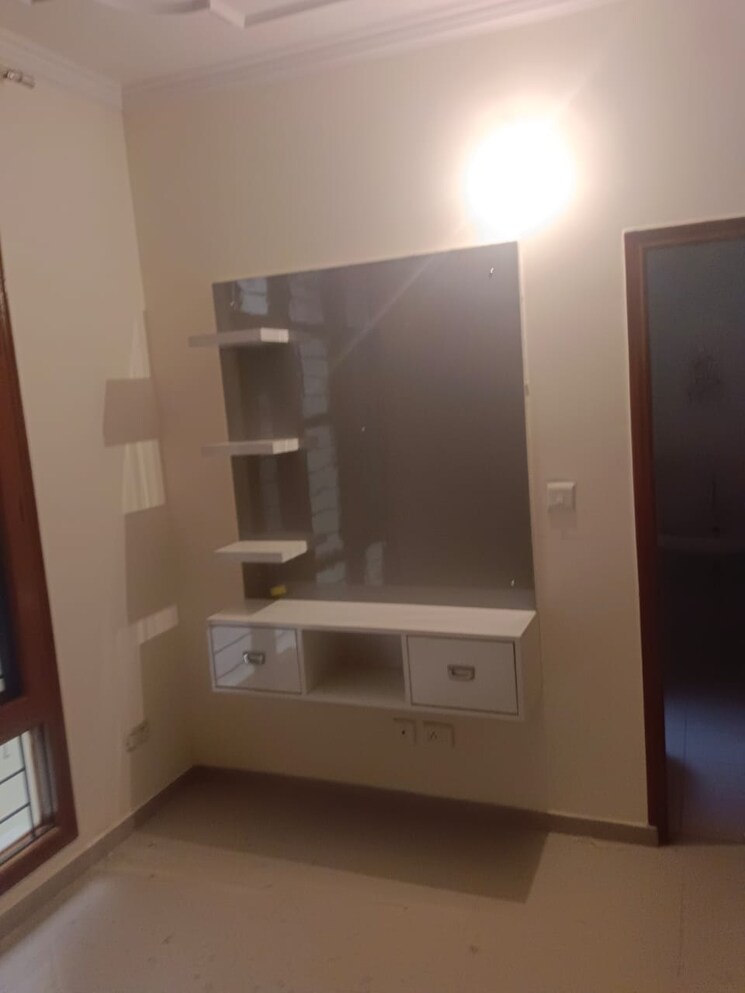 Room, vip road 2 Bedroom 1250 Sq.Ft. Apartment In Vip Road Zirakpur 9451822