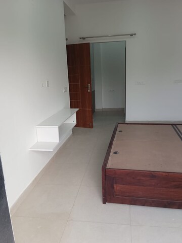 Room in 2 BHK Builder Floor at Sector 14 – for Rent