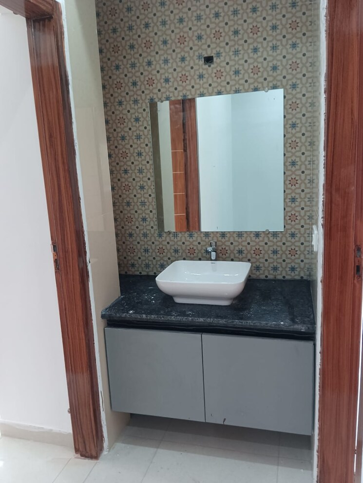 Bathroom, sector 14 2 Bedroom 1500 Sq.Ft. Builder Floor In Sector 14 Gurgaon 9451863