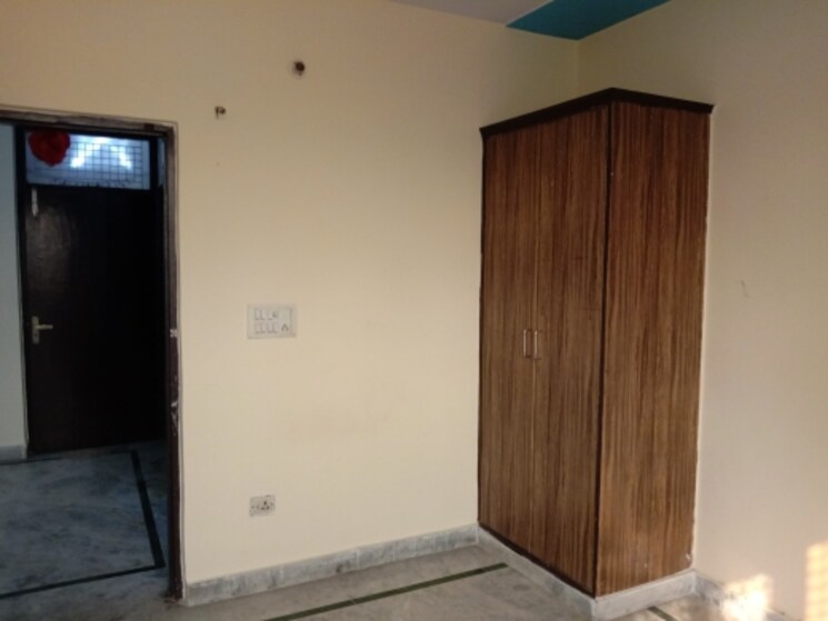 Room, dwarka mor 2 Bedroom 450 Sq.Ft. Builder Floor In Dwarka Mor Delhi 9451927