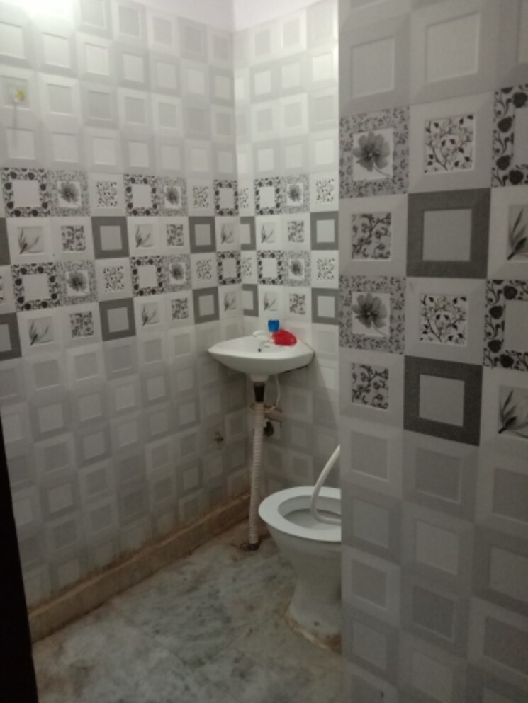 Bathroom, dwarka mor 2 Bedroom 450 Sq.Ft. Builder Floor In Dwarka Mor Delhi 9451927