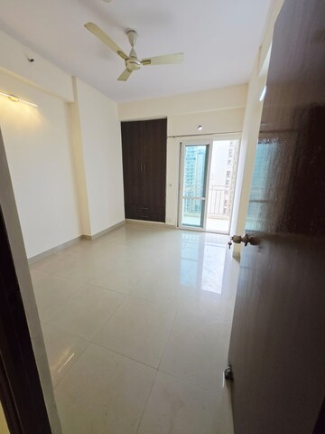 Room in 3 BHK Apartment at Mahagun Moderne, Sector 78 – for Sale