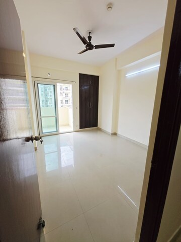 Room in 3 BHK Apartment at Mahagun Moderne, Sector 78 – for Sale