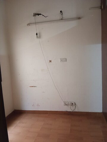 Room in 3 BHK Builder Floor at Sector 14 – for Rent