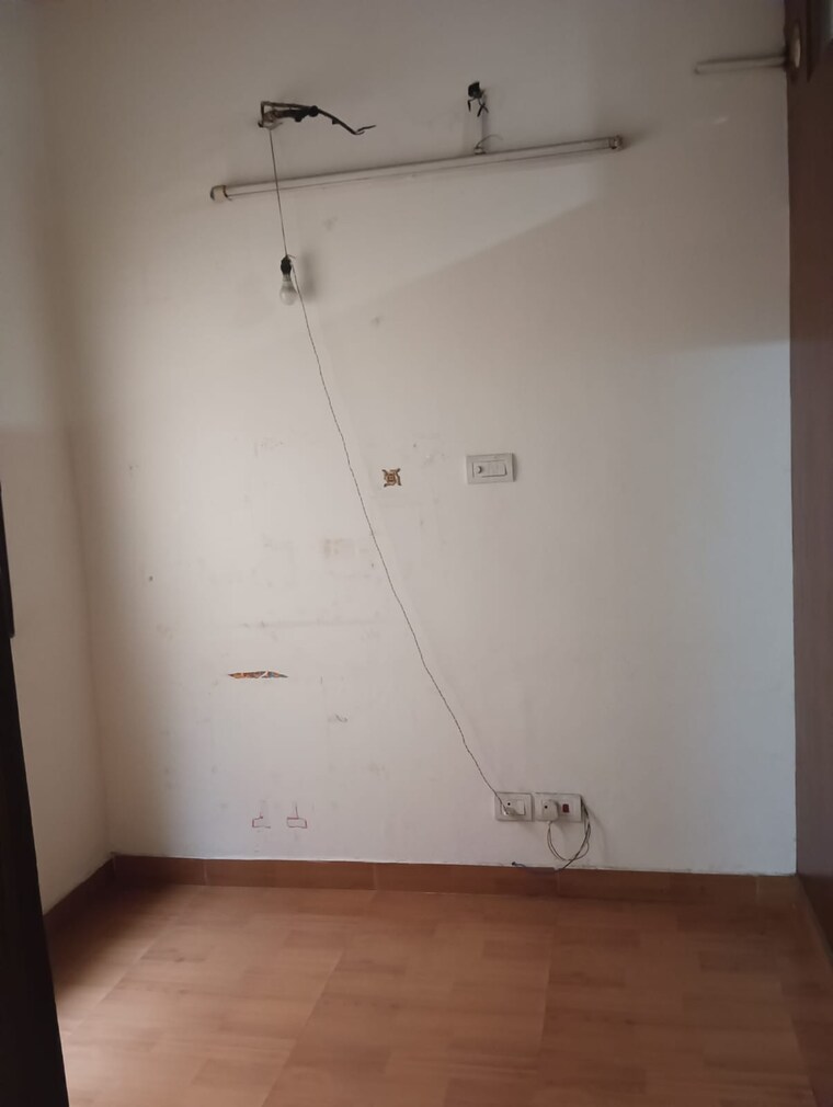 Room, sector 14 3 Bedroom 1600 Sq.Ft. Builder Floor In Sector 14 Gurgaon 9451940