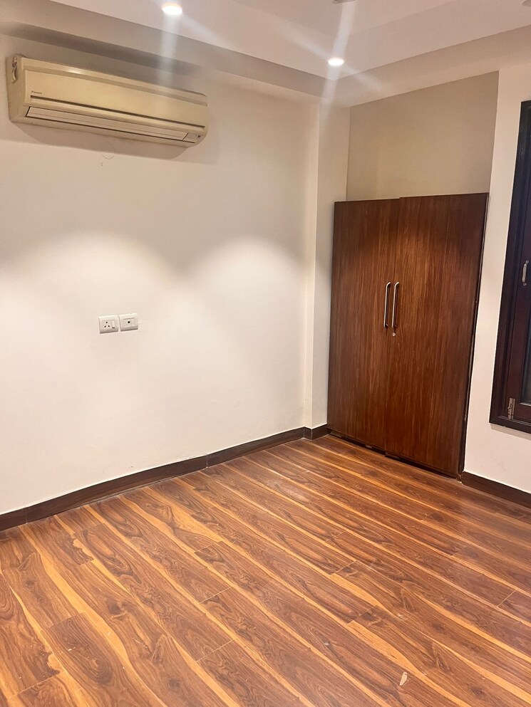 Room, kailash colony 3 Bedroom 1440 Sq.Ft. Builder Floor In Kailash Colony Delhi 9451956