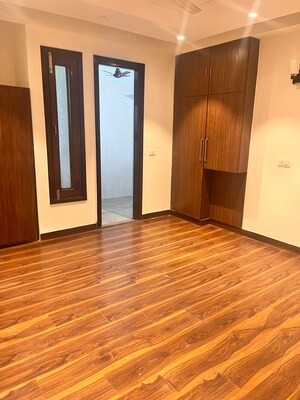 Room in 3 BHK Builder Floor at Kailash Colony – for Rent