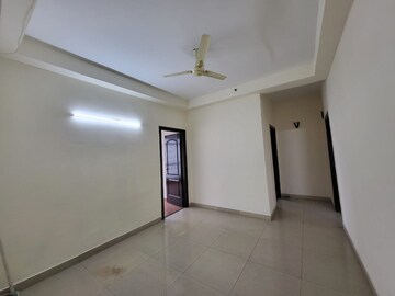 Room in 3.5 BHK Apartment at Central Park II-Bellevue, Sector 48 – for Rent