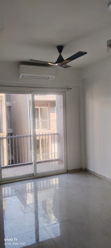 Room in 3 BHK Apartment at Smart World Orchard, Sector 61 – for Rent