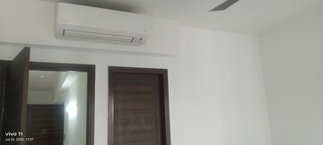 Furnished Amenities in 3 BHK Apartment at Smart World Orchard, Sector 61 – for Rent