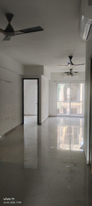 Room in 3 BHK Apartment at Smart World Orchard, Sector 61 – for Rent