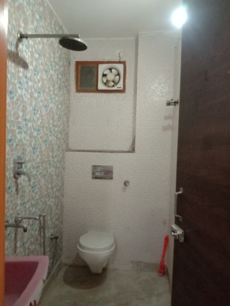 Bathroom, dwarka mor 3 Bedroom 630 Sq.Ft. Builder Floor In Dwarka Mor Delhi 9452146