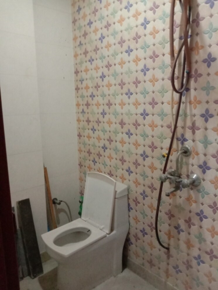 Bathroom, dwarka mor 3 Bedroom 630 Sq.Ft. Builder Floor In Dwarka Mor Delhi 9452146