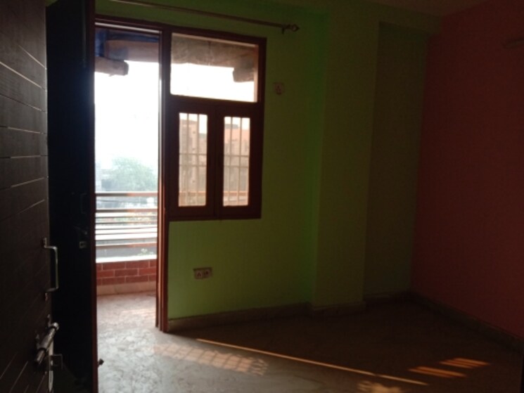 Room, dwarka mor 3 Bedroom 630 Sq.Ft. Builder Floor In Dwarka Mor Delhi 9452146