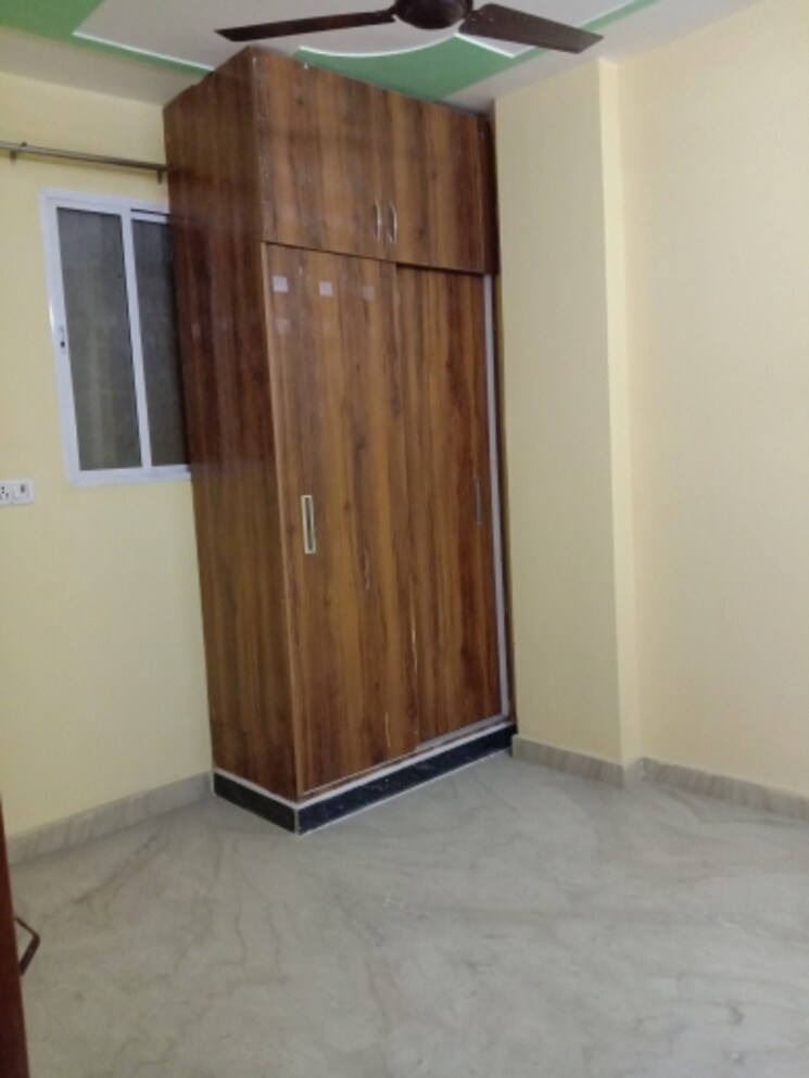 Room, dwarka mor 3 Bedroom 630 Sq.Ft. Builder Floor In Dwarka Mor Delhi 9452146