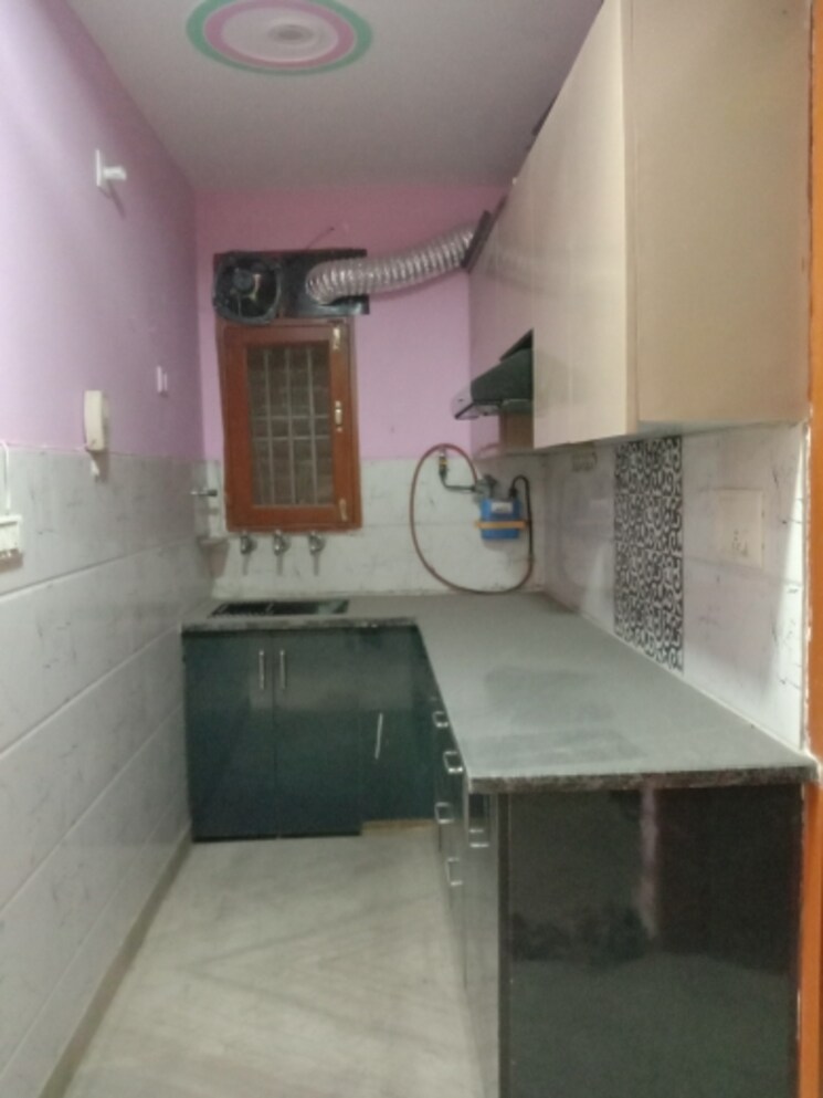 Kitchen, dwarka mor 3 Bedroom 630 Sq.Ft. Builder Floor In Dwarka Mor Delhi 9452146