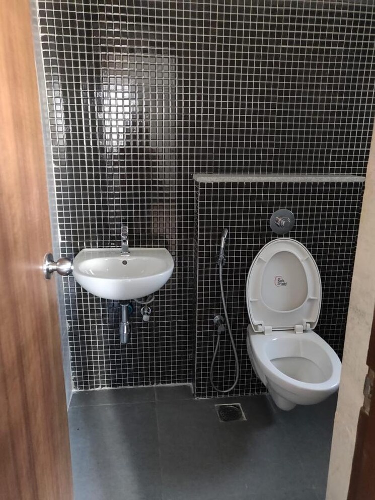 Bathroom, lodha-palava-city 2 Bedroom 735 Sq.Ft. Apartment In Dombivli East Thane 9452095