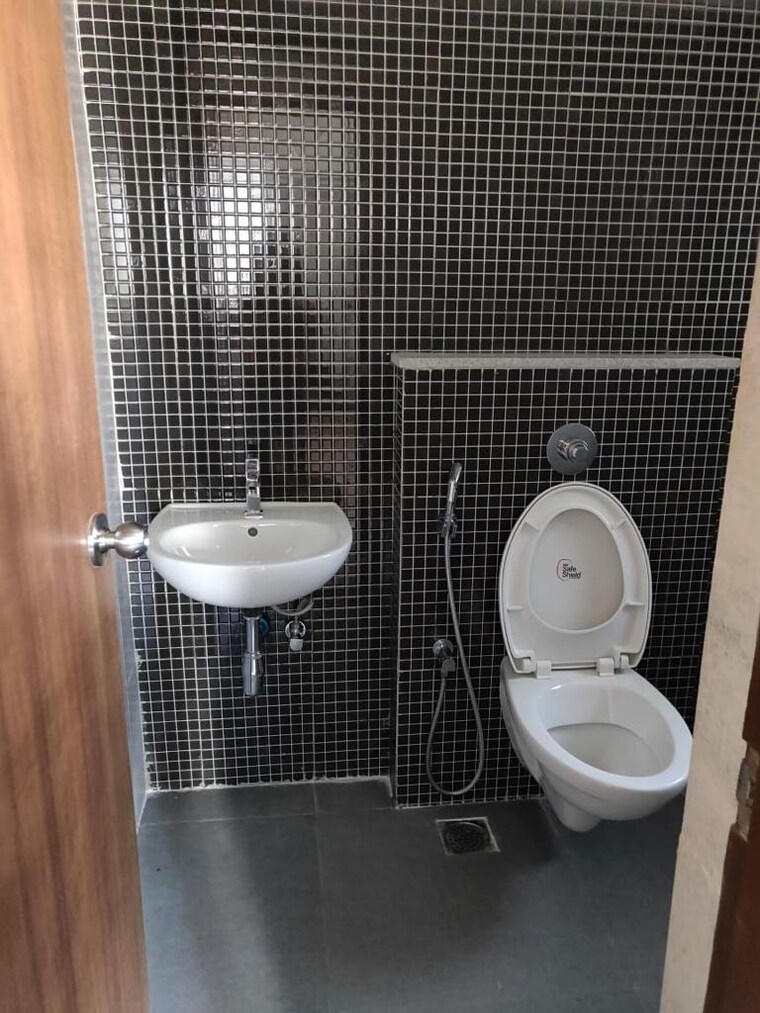 Bathroom, lodha-palava-city 2 Bedroom 735 Sq.Ft. Apartment In Dombivli East Thane 9452095