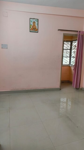 Room in 2 BHK Apartment at Kolkatta Gpo – for Sale