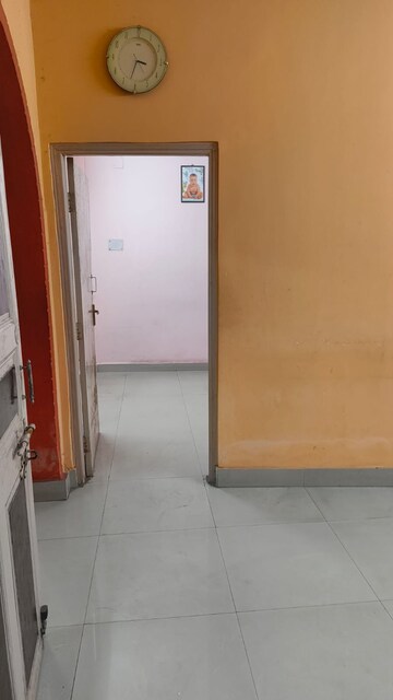 Room in 2 BHK Apartment at Kolkatta Gpo – for Sale