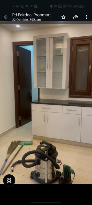 Room in 3 BHK Builder Floor at Chittaranjan Park – for Rent