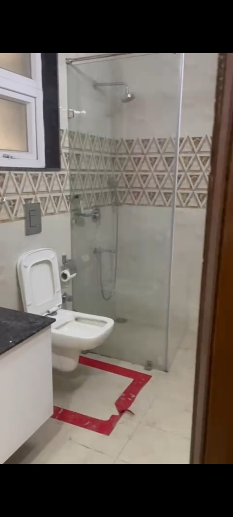 Bathroom, chittaranjan park 3 Bedroom 240 Sq.Yd. Builder Floor In Chittaranjan Park Delhi 9452252