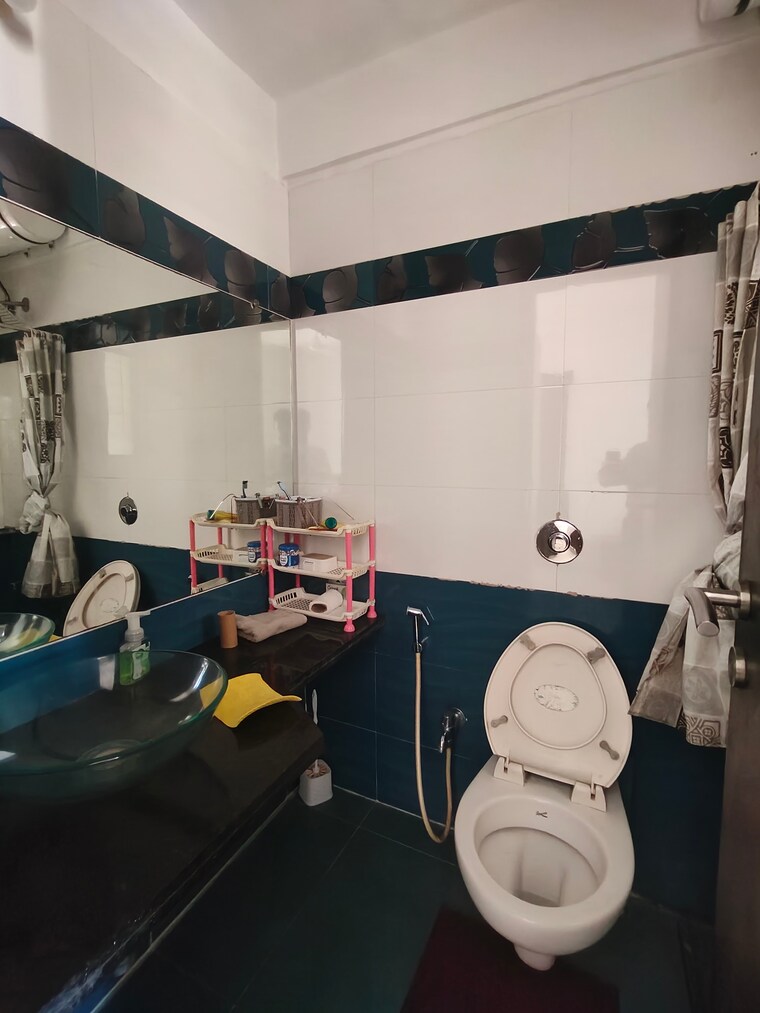 Attached Bathroom, powai 3 Bedroom 1000 Sq.Ft. Apartment In Powai Mumbai 9452314