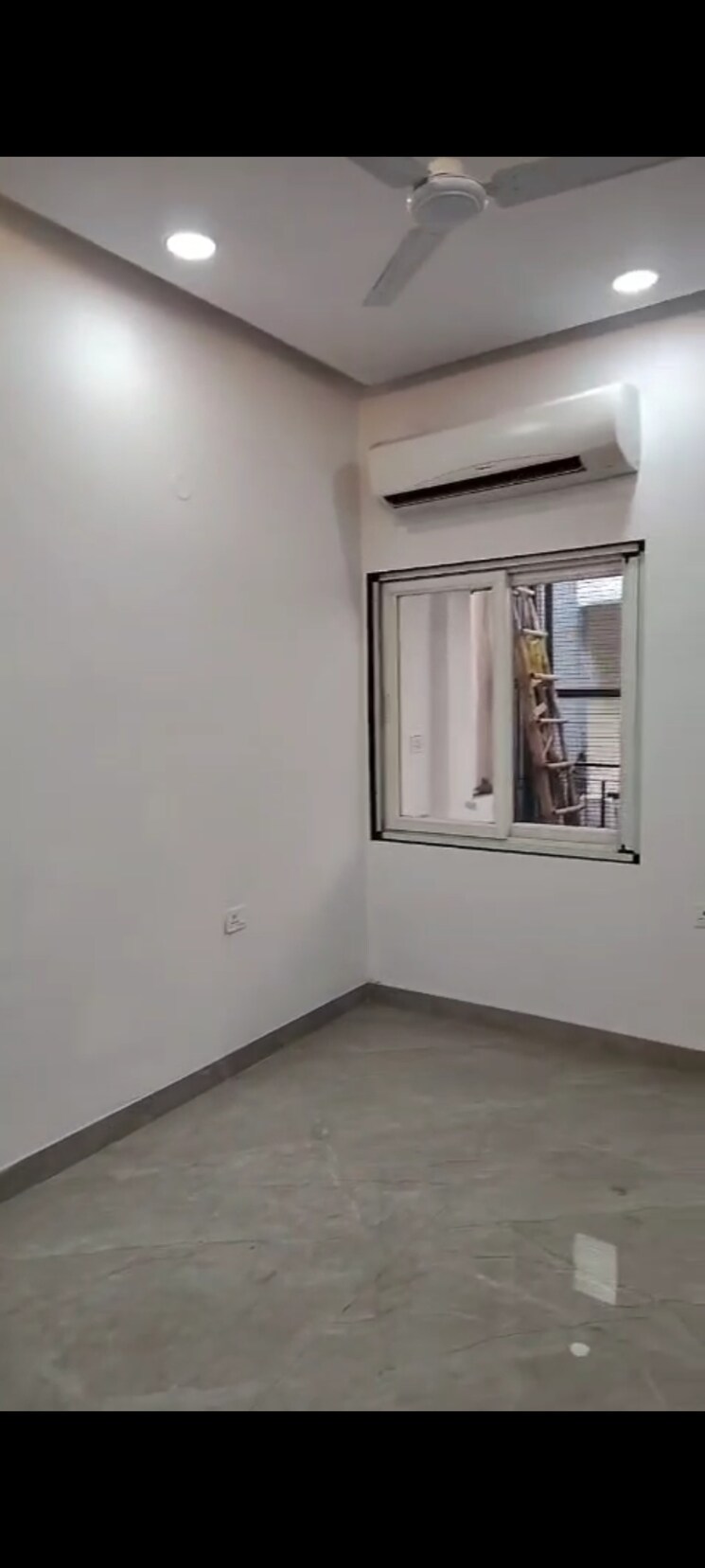 Room, chittaranjan park 2 Bedroom 125 Sq.Yd. Builder Floor In Chittaranjan Park Delhi 9452374