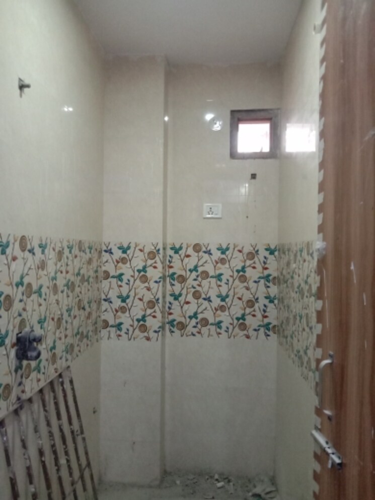 Bathroom, dwarka mor 1 Bedroom 315 Sq.Ft. Builder Floor In Dwarka Mor Delhi 9452415