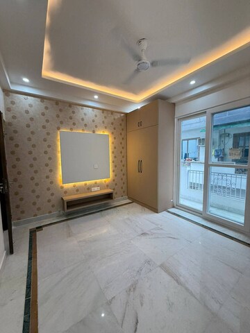 Room in 1 BHK Builder Floor at Saket – for Rent