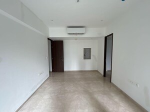 Room in 5 BHK Apartment at Lodha Kiara, Worli – for Sale