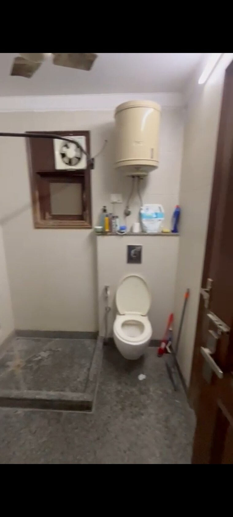 Bathroom, kailash colony 3 Bedroom 160 Sq.Yd. Builder Floor In Kailash Colony Delhi 9452507