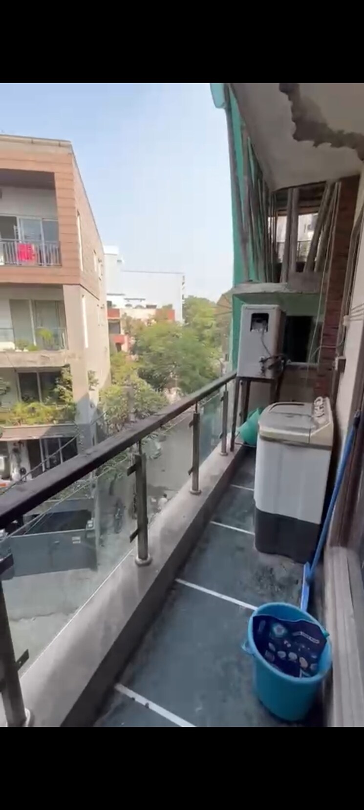 Balcony, kailash colony 3 Bedroom 160 Sq.Yd. Builder Floor In Kailash Colony Delhi 9452507