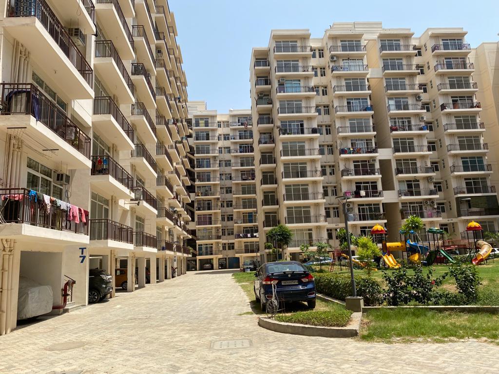 3 BHK Apartment For Sale in Amrapali Leisure Park