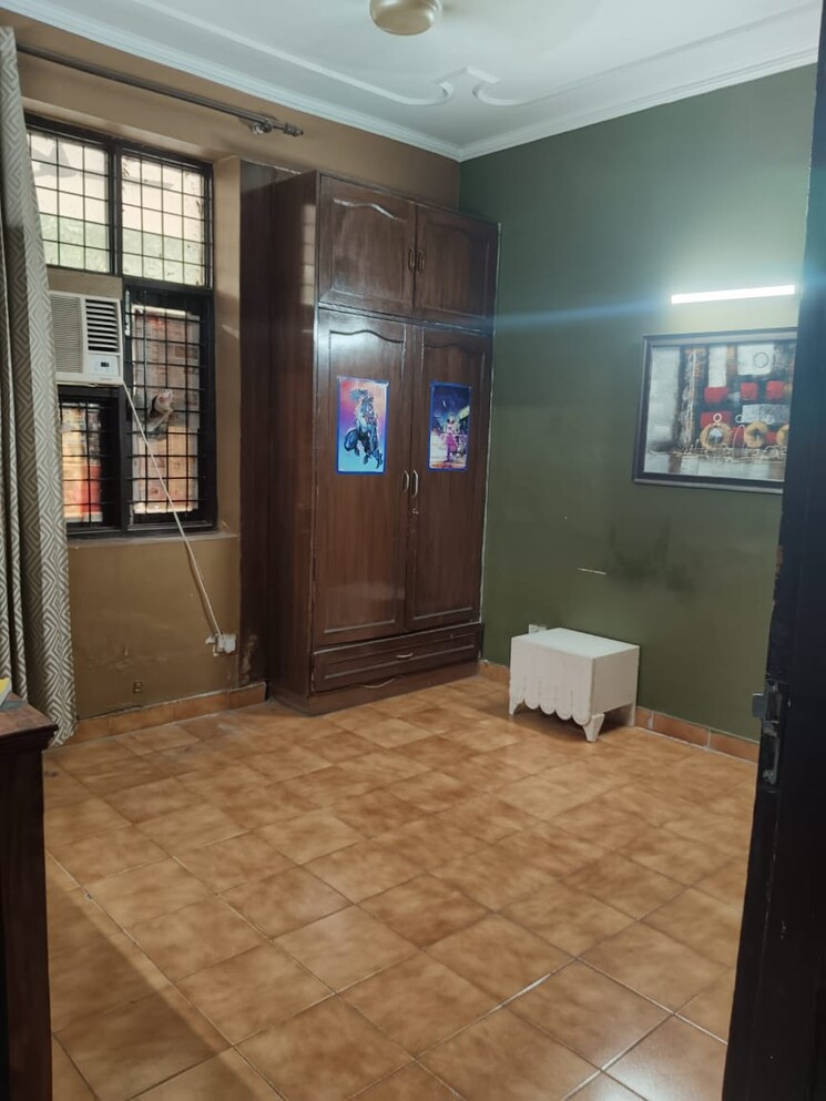 Room, ardee-city 3 Bedroom 1650 Sq.Ft. Builder Floor In Sector 52 Gurgaon 9452522