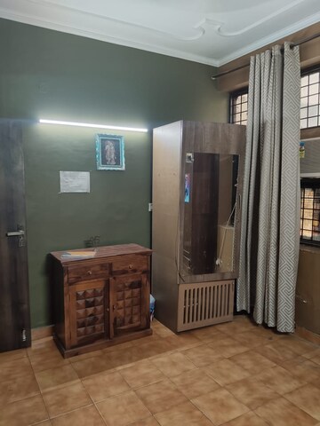 Living Room in 3 BHK Builder Floor at Ardee City, Sector 52 – for Rent