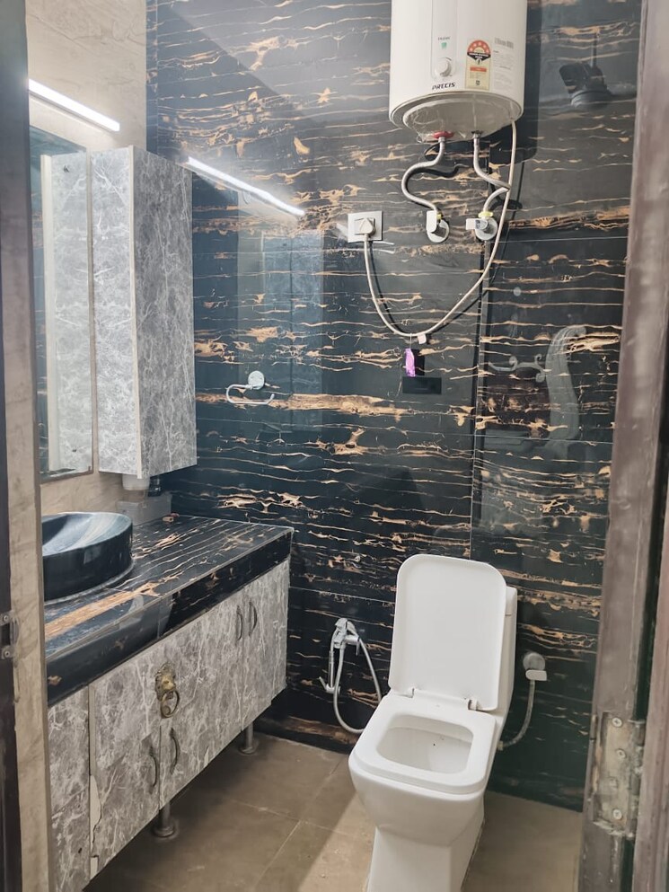 Bathroom, ardee-city 3 Bedroom 1650 Sq.Ft. Builder Floor In Sector 52 Gurgaon 9452522