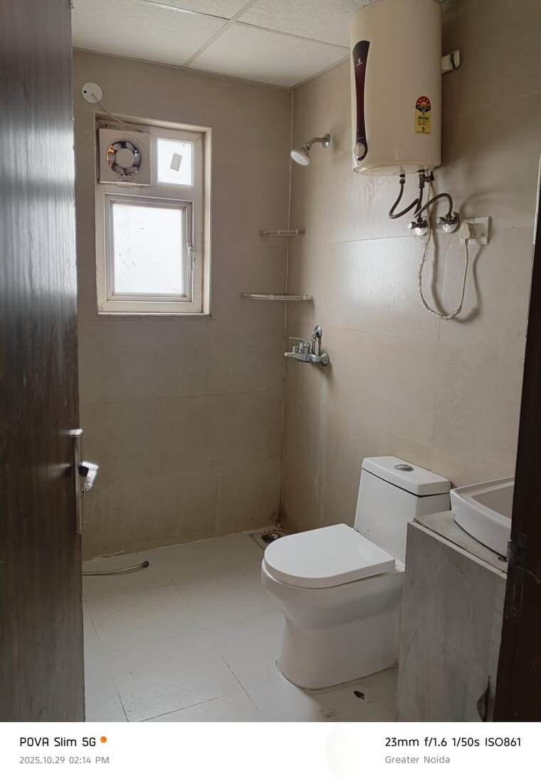 Bathroom, ace-divino 3 Bedroom 933 Sq.Ft. Apartment In Sector 1 Greater Noida Greater Noida 9452531