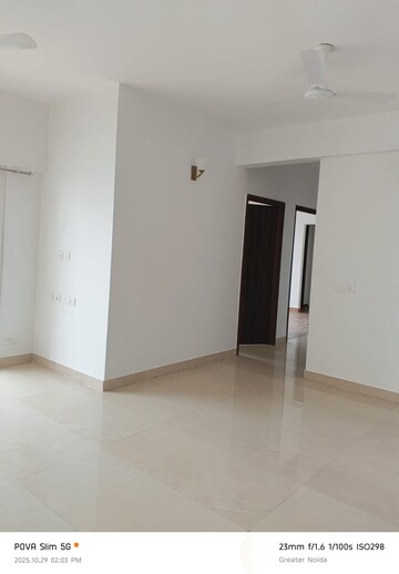 Room in 3 BHK Apartment at Ace Divino, Sector 1 Greater Noida – for Rent