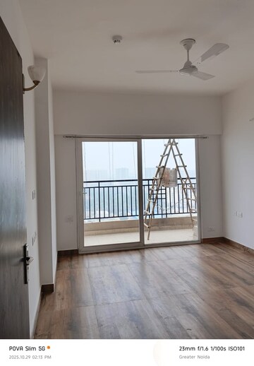 Room in 3 BHK Apartment at Ace Divino, Sector 1 Greater Noida – for Rent