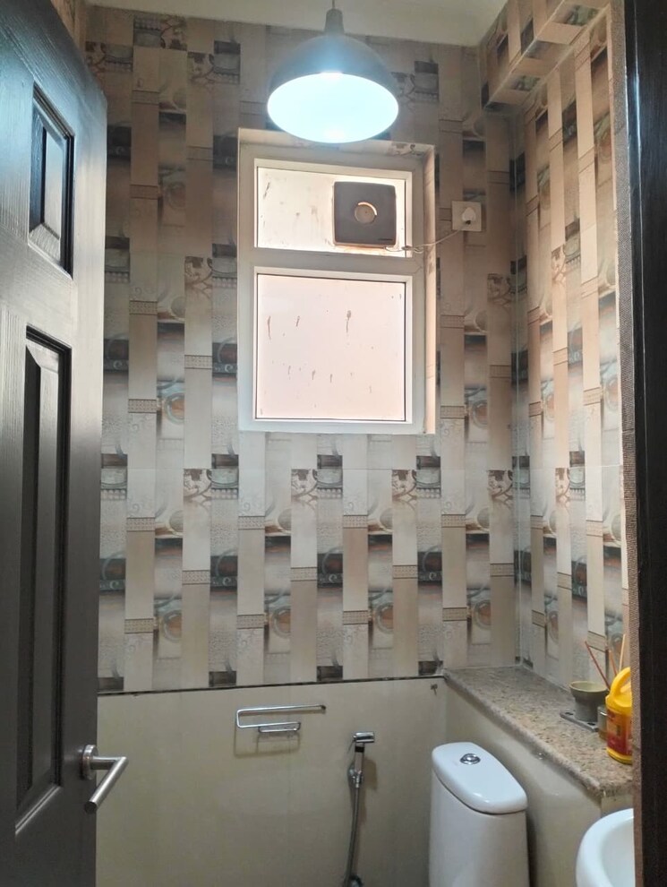 Bathroom, emaar-mgf-emerald-hills 3 Bedroom 1550 Sq.Ft. Apartment In Sector 65 Gurgaon 9452567