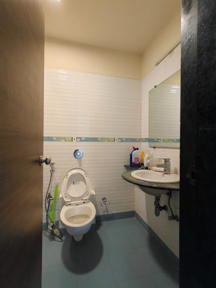 Bathroom, yarrow-apartment 3 Bedroom 1300 Sq.Ft. Apartment In Powai Mumbai 9452571