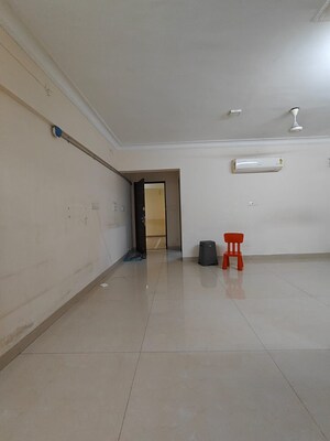 Room in 3 BHK Apartment at Yarrow Apartment, Powai – for Rent