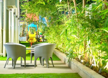 Balcony in 5 BHK Apartment at Khar West – for Rent